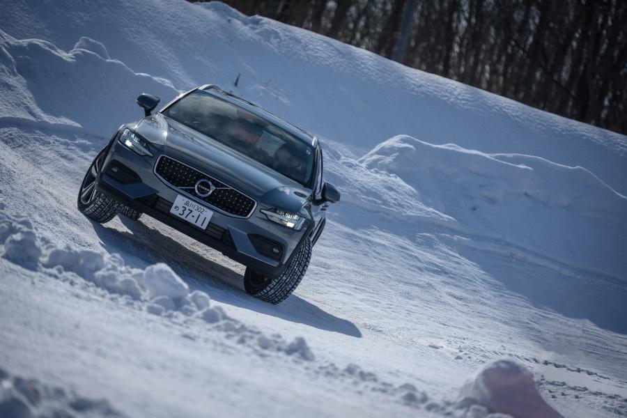  Volvo V60 T5 Cross Country 2018 года  (JP) (фото 16 из 18)